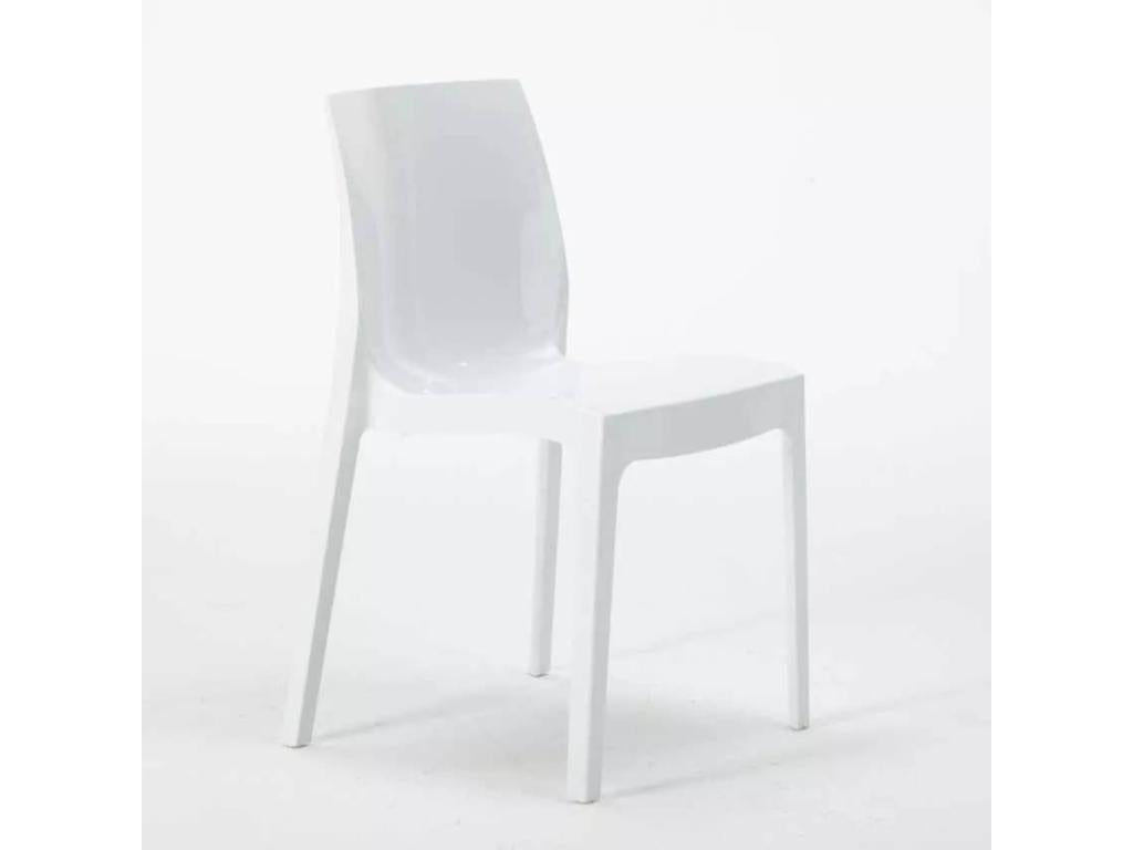 Chaise blanche, 200 x 200 x 190 cm