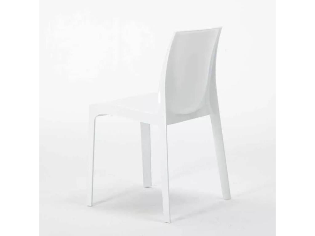 Chaise blanche, 200 x 200 x 190 cm